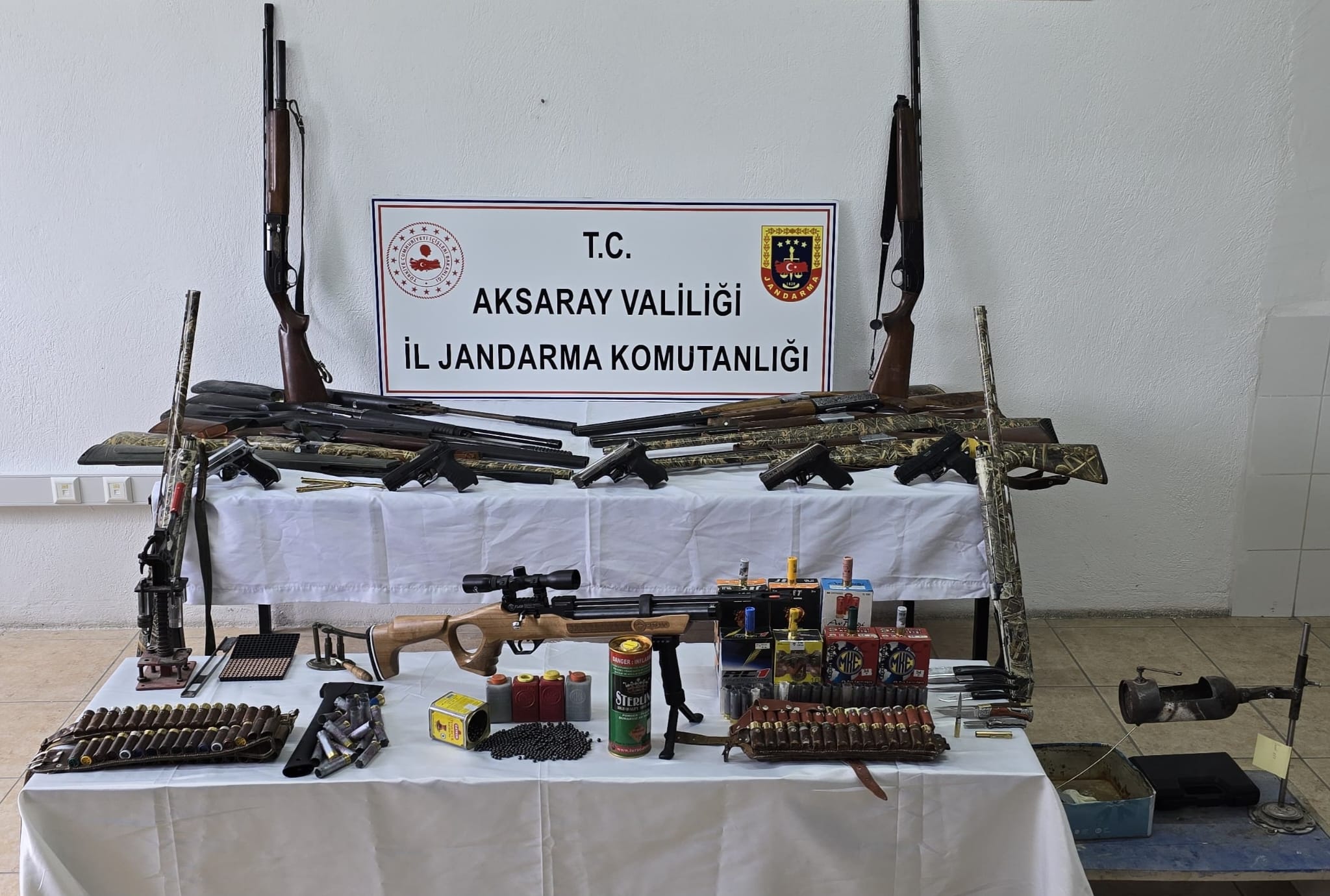 Aksaray'da Havaya Ateş Edenlere Büyük Operasyon: Çok Sayıda Silah ve Mühimmat Ele Geçirildi